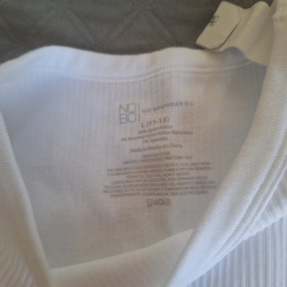 Tops - Picture 3 of 7